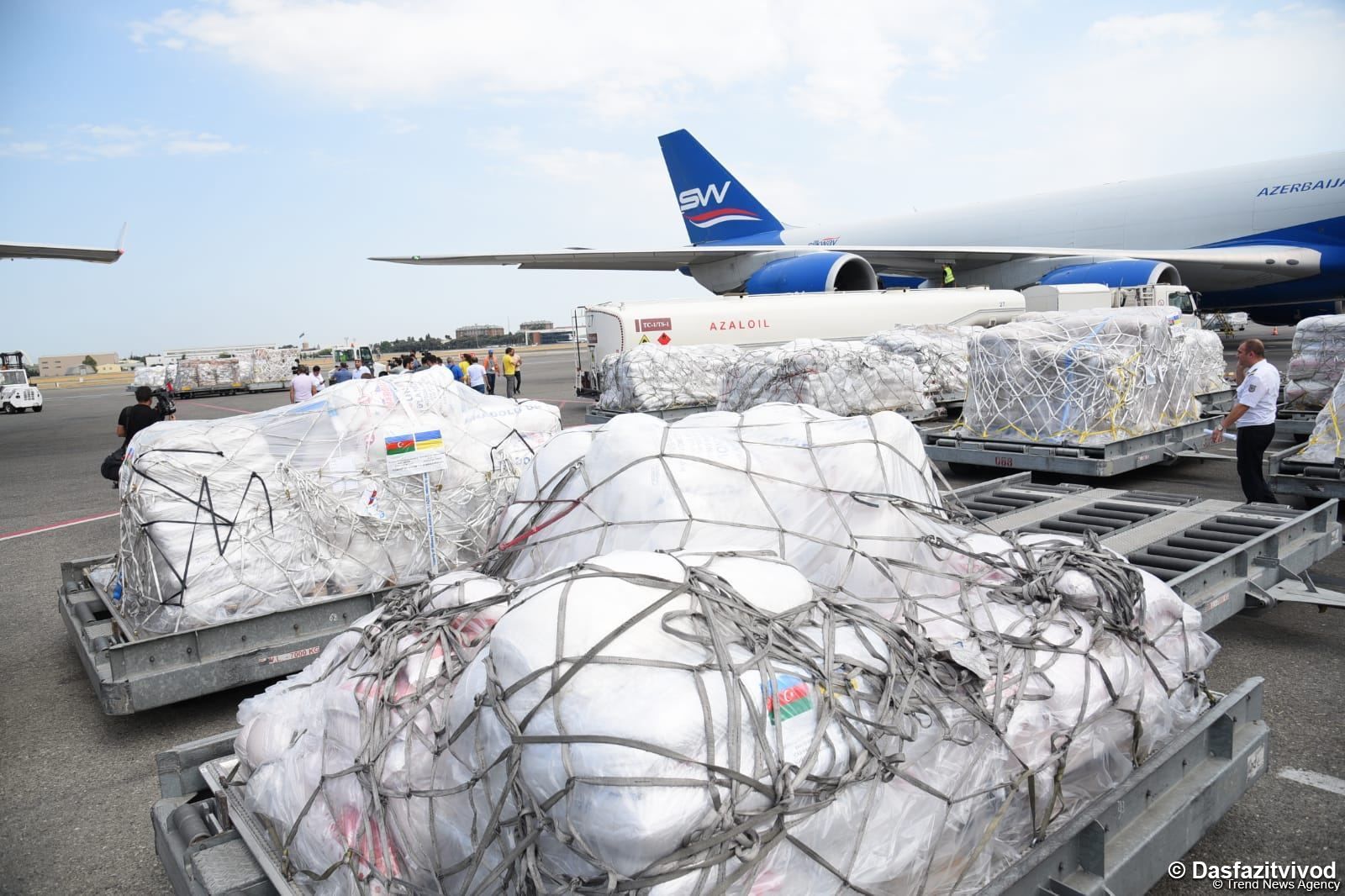 Eine weitere Ladung humanitärer Hilfe wird von Aserbaidschan in die Ukraine geschickt (FOTO) - Gallery Image