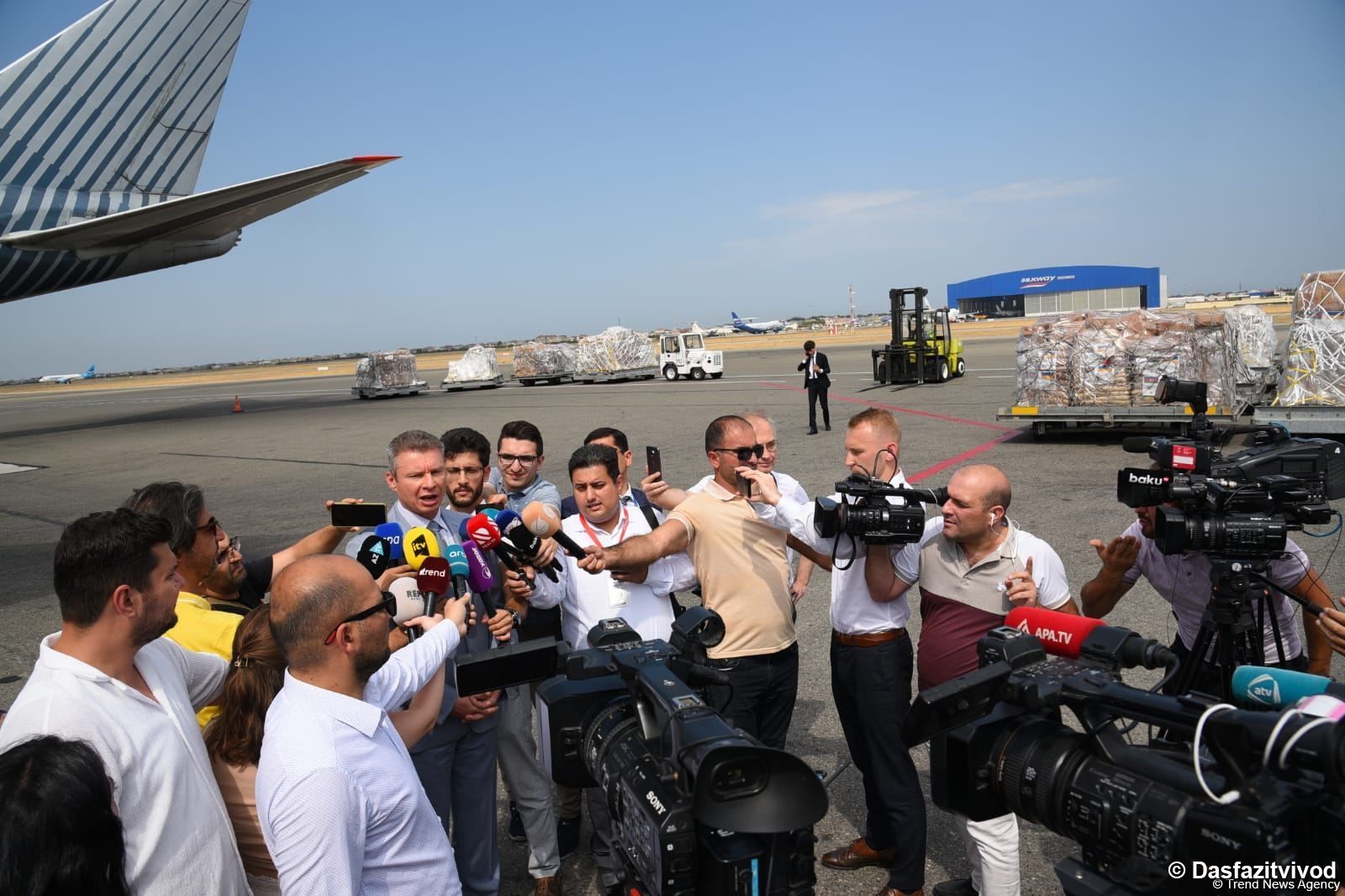 Eine weitere Ladung humanitärer Hilfe wird von Aserbaidschan in die Ukraine geschickt (FOTO) - Gallery Image