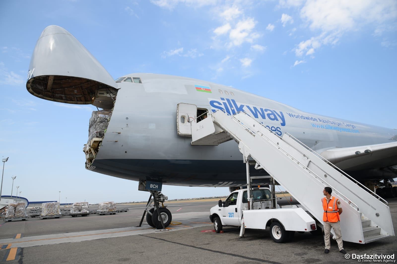 Eine weitere Ladung humanitärer Hilfe wird von Aserbaidschan in die Ukraine geschickt (FOTO) - Gallery Image