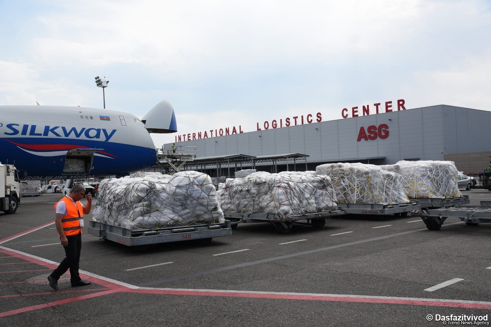 Eine weitere Ladung humanitärer Hilfe wird von Aserbaidschan in die Ukraine geschickt (FOTO) - Gallery Image