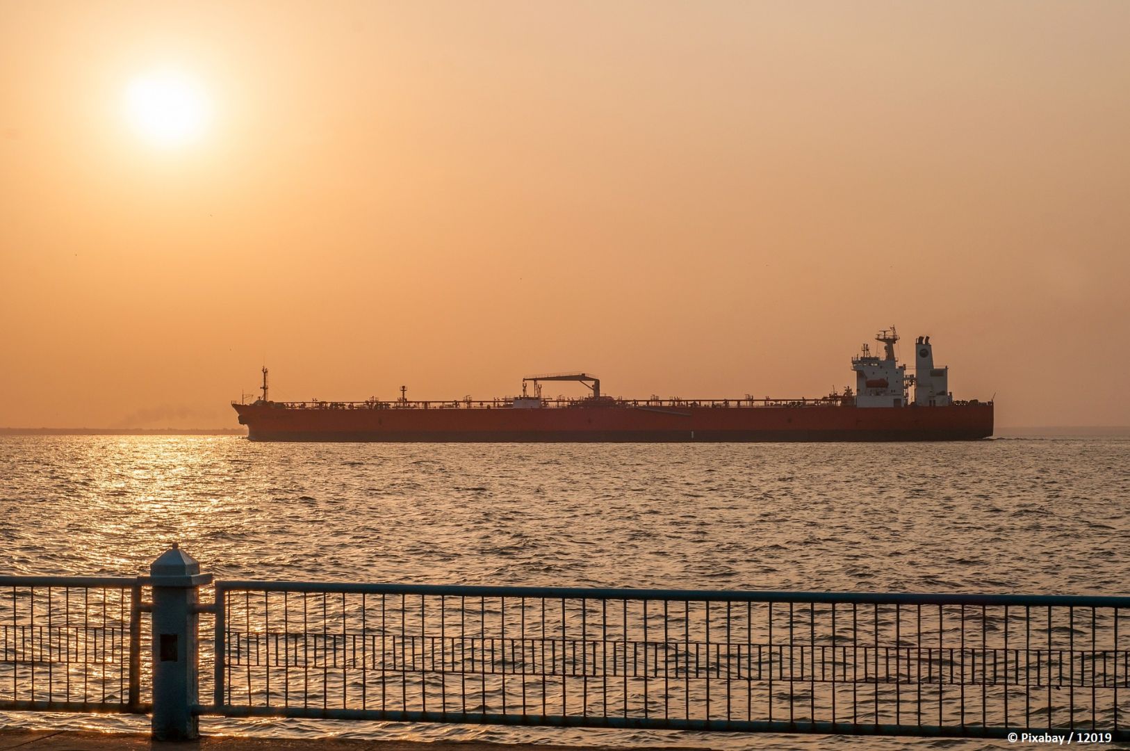 US-Tanker liefert erste Ölladung an den deutschen Hafen von Rostock