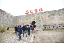 Ausländer werden Zeuge der Folgen des armenischen Vandalismus in der aserbaidschanischen Stadt Schuscha - Gallery Thumbnail