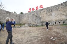 Ausländer werden Zeuge der Folgen des armenischen Vandalismus in der aserbaidschanischen Stadt Schuscha - Gallery Thumbnail