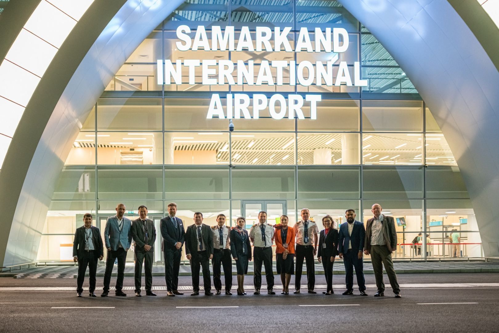 Erster AZAL-Flug landet in Samarkand (FOTO) - Gallery Image