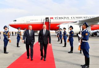 Türkischer Präsident Recep Tayyip Erdogan traf zu einem offiziellen Besuch in Aserbaidschan ein - Erstes offizielles Treffen am internationalen Flughafen Zangilan (FOTO/VIDEO)