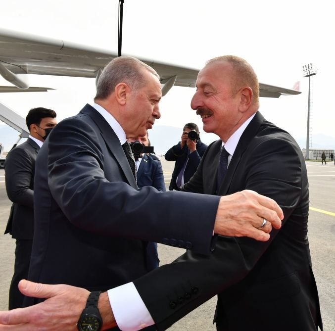 Türkischer Präsident Recep Tayyip Erdogan traf zu einem offiziellen Besuch in Aserbaidschan ein - Erstes offizielles Treffen am internationalen Flughafen Zangilan (FOTO/VIDEO) - Gallery Image