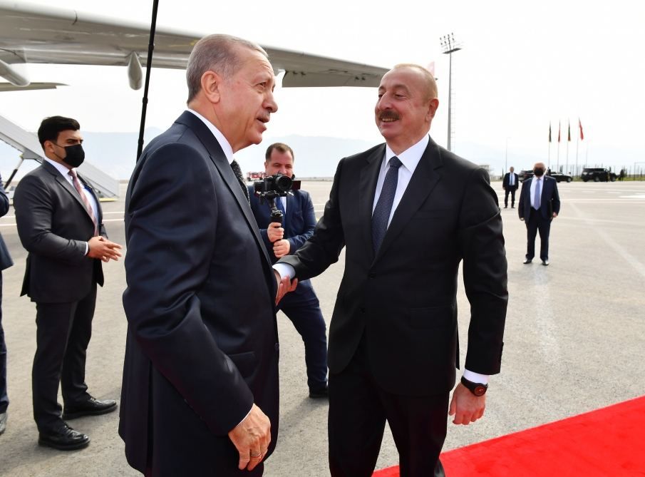 Türkischer Präsident Recep Tayyip Erdogan traf zu einem offiziellen Besuch in Aserbaidschan ein - Erstes offizielles Treffen am internationalen Flughafen Zangilan (FOTO/VIDEO) - Gallery Image