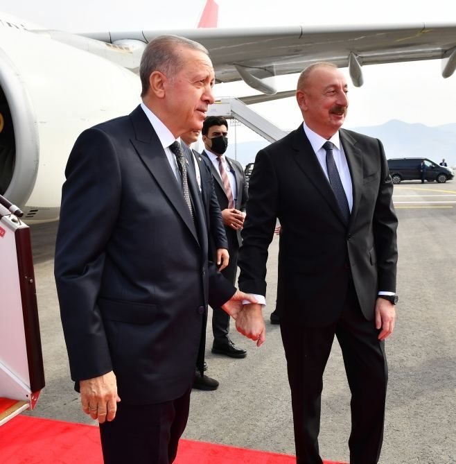 Türkischer Präsident Recep Tayyip Erdogan traf zu einem offiziellen Besuch in Aserbaidschan ein - Erstes offizielles Treffen am internationalen Flughafen Zangilan (FOTO/VIDEO) - Gallery Image