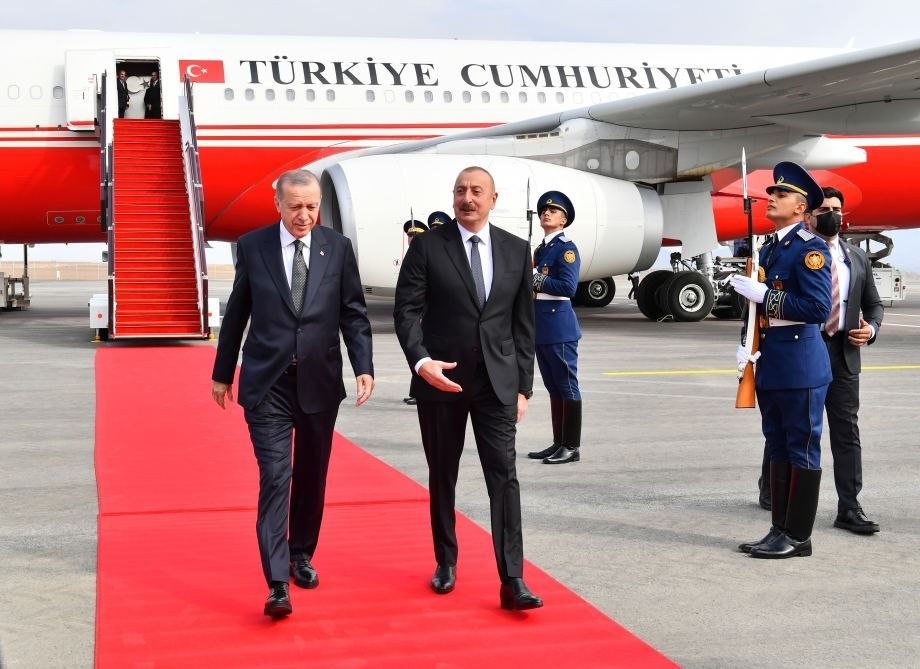 Türkischer Präsident Recep Tayyip Erdogan traf zu einem offiziellen Besuch in Aserbaidschan ein - Erstes offizielles Treffen am internationalen Flughafen Zangilan (FOTO/VIDEO) - Gallery Image