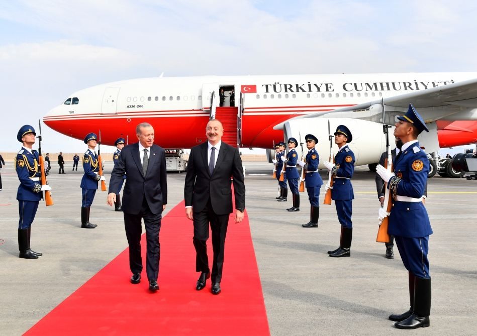 Türkischer Präsident Recep Tayyip Erdogan traf zu einem offiziellen Besuch in Aserbaidschan ein - Erstes offizielles Treffen am internationalen Flughafen Zangilan (FOTO/VIDEO) - Gallery Image