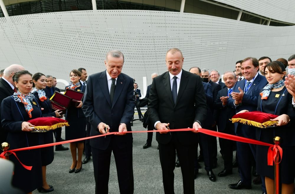 Türkischer Präsident Recep Tayyip Erdogan traf zu einem offiziellen Besuch in Aserbaidschan ein - Erstes offizielles Treffen am internationalen Flughafen Zangilan (FOTO/VIDEO) - Gallery Image