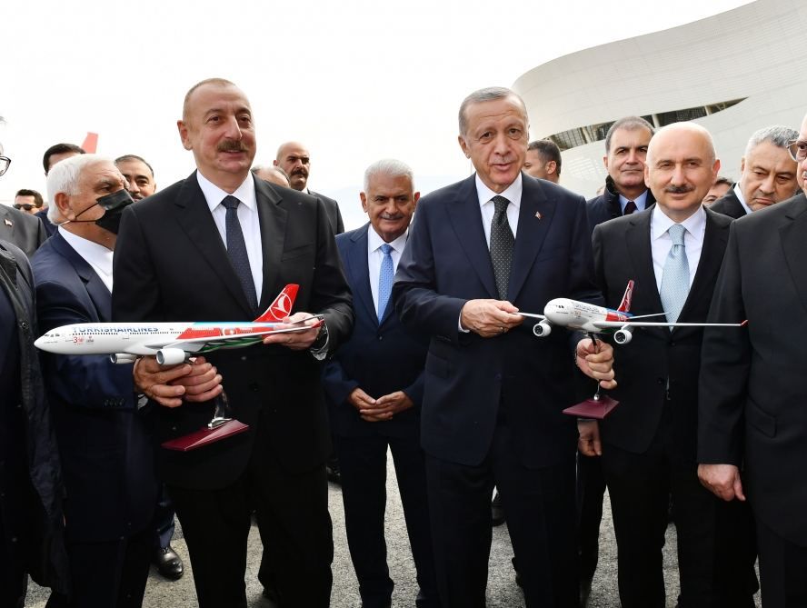 Türkischer Präsident Recep Tayyip Erdogan traf zu einem offiziellen Besuch in Aserbaidschan ein - Erstes offizielles Treffen am internationalen Flughafen Zangilan (FOTO/VIDEO) - Gallery Image