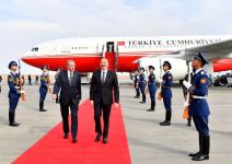 Türkischer Präsident Recep Tayyip Erdogan traf zu einem offiziellen Besuch in Aserbaidschan ein - Erstes offizielles Treffen am internationalen Flughafen Zangilan (FOTO/VIDEO) - Gallery Thumbnail