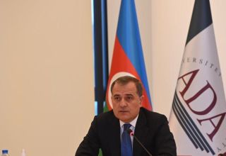 Jeyhun Bayramov trifft armenischen Außenminister in den USA