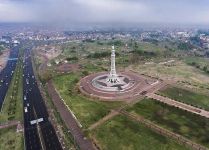 "Minar-e-Pakistan in den Farben der aserbaidschanischen Flagge gestrichen (FOTO) - Gallery Thumbnail