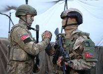 Aserbaidschan und die Türkiye halten gemeinsame Militärübungen an der Grenze zum Iran ab (FOTO/VIDEO) - Gallery Thumbnail
