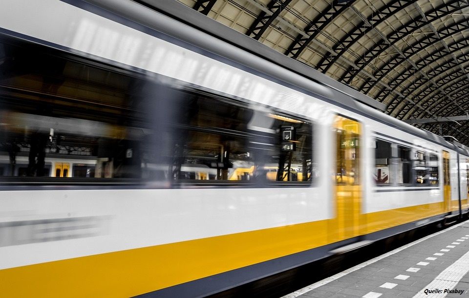 Kostenlose öffentliche Verkehrsmittel für Menschen mit niedrigem Einkommen in Amsterdam