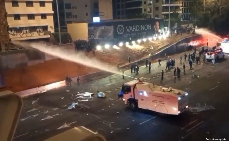 Polizei setzt Wasserwerfer ein, um eine Kundgebung in Tel Aviv aufzulösen