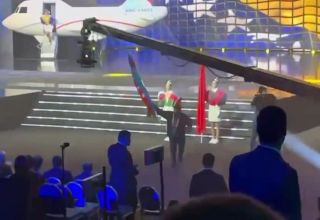 Armenier zünden aserbaidschanische Flagge bei der Europameisterschaft an