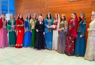 In Belgrad wird eine Ausstellung der Volkstrachten Aserbaidschans präsentiert