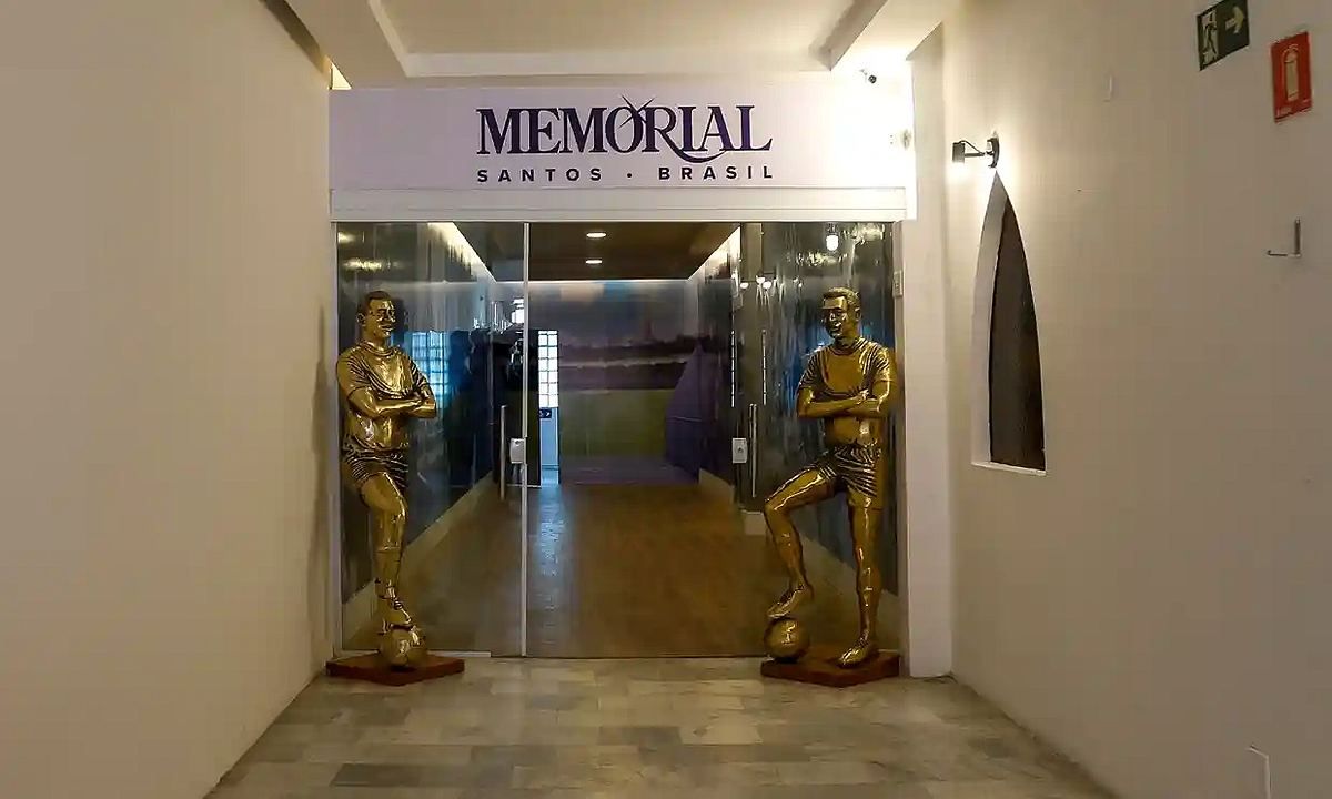 Peles Mausoleum in Santos eingeweiht
