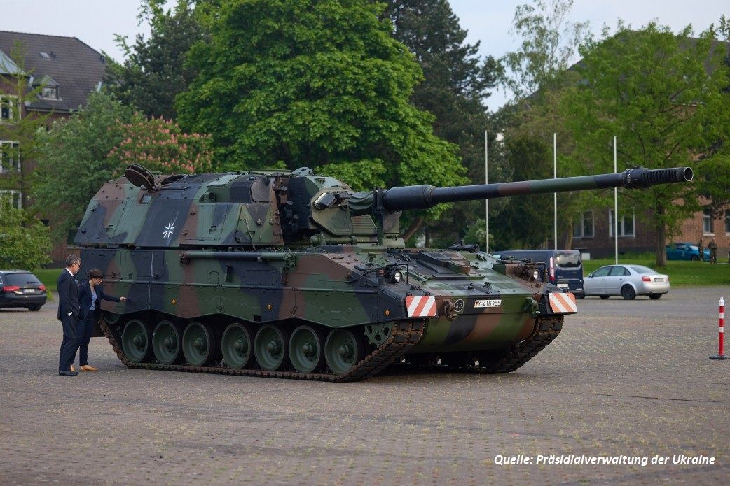 Die litauischen Einwohner werden aufgefordert, in die Panzerproduktion zu investieren