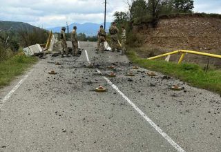 Armenische Separatisten verminten die Straße, bevor sie aus Agdere flohen