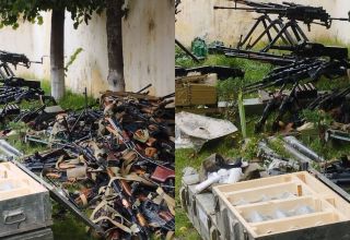 Armenische illegale bewaffnete Gruppen in Karabach geben ihre Waffen ab
​