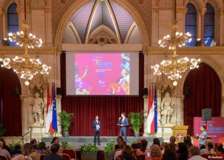 Aserbaidschanische Nationaltrachten in Wien präsentiert - Gallery Image