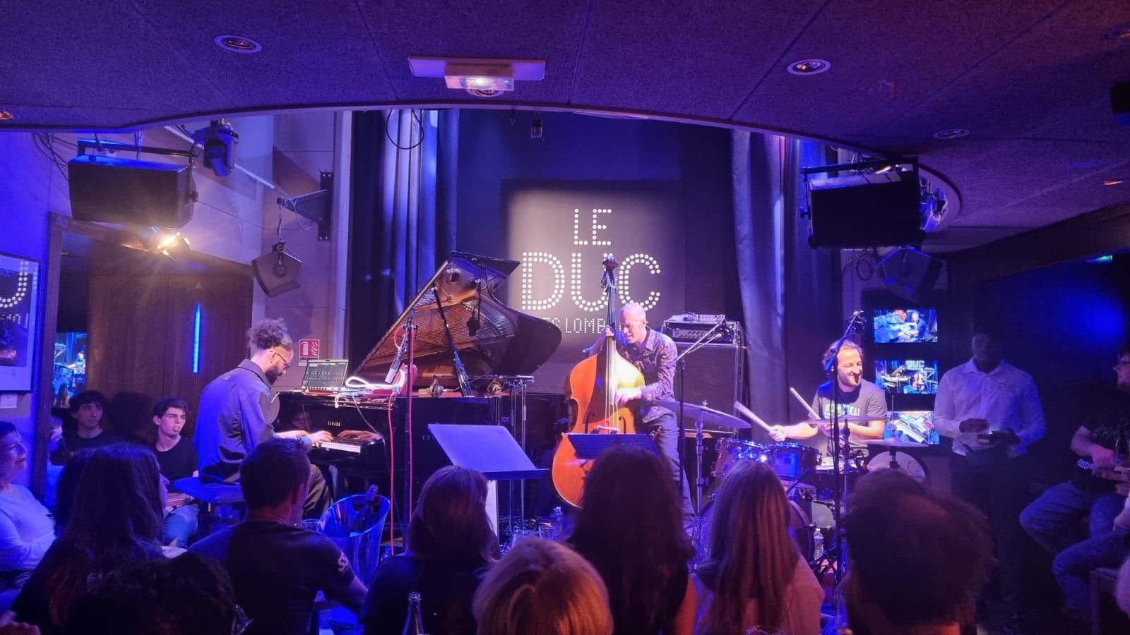 In Paris fand bei vollem Haus ein Abend mit aserbaidschanischem Ethno-Jazz statt