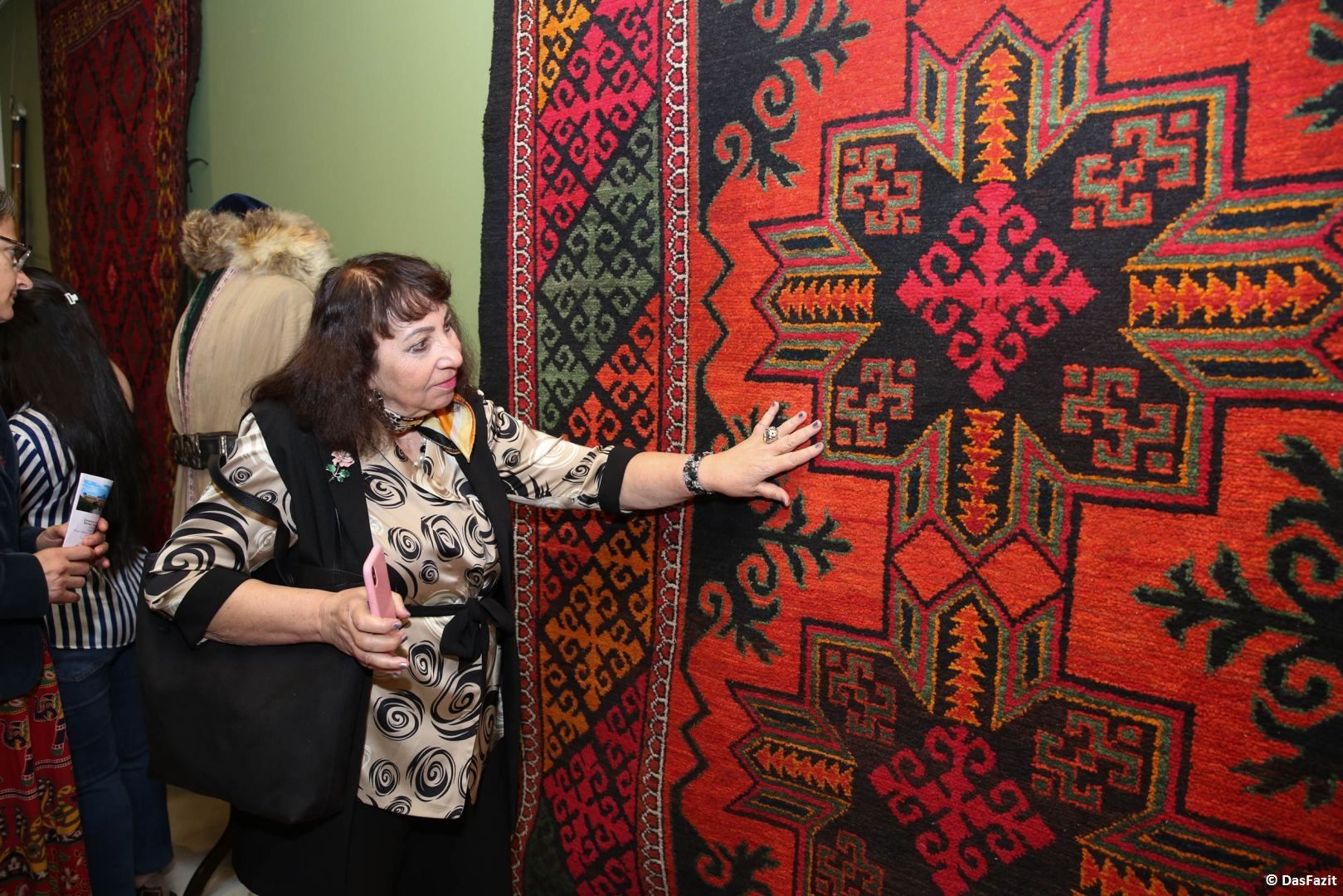 "Die Schönheit der ornamentalen Motive" von Kasachstan bis Aserbaidschan