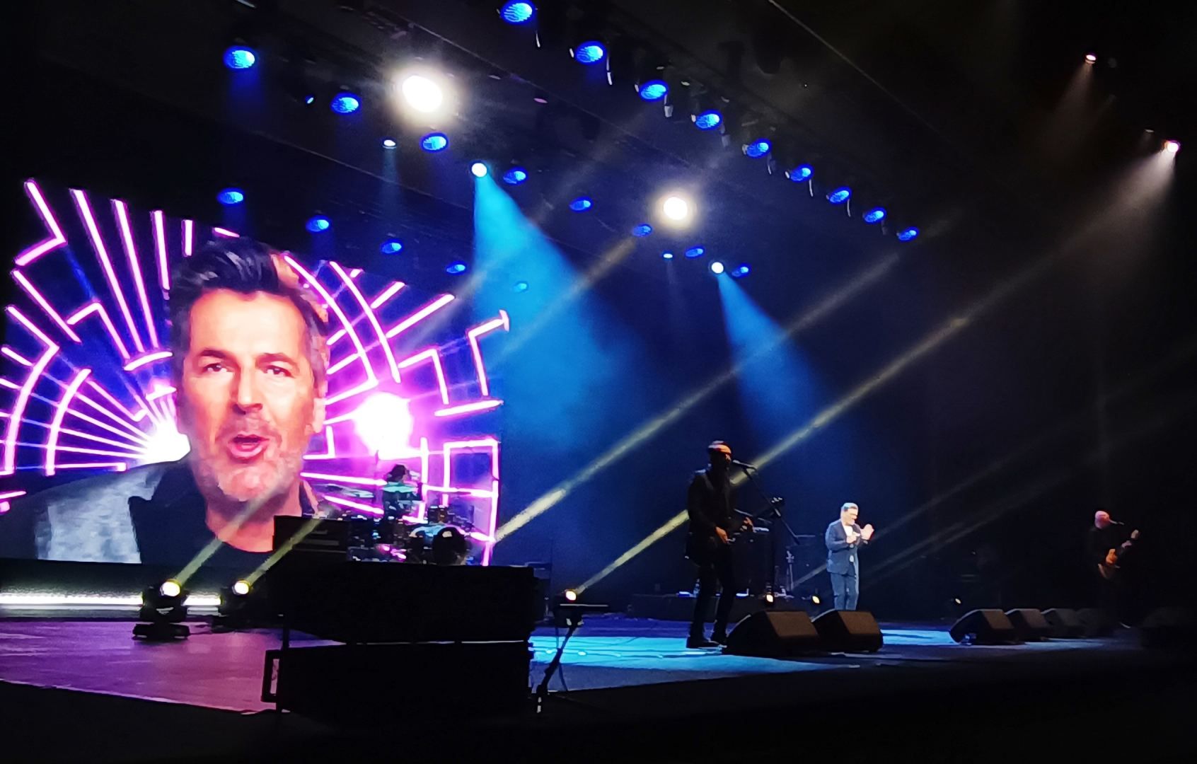 Atemberaubendes Jubiläum von Thomas Anders in Baku – Modern Talking-Hits, ein Blumenmeer und Applaus