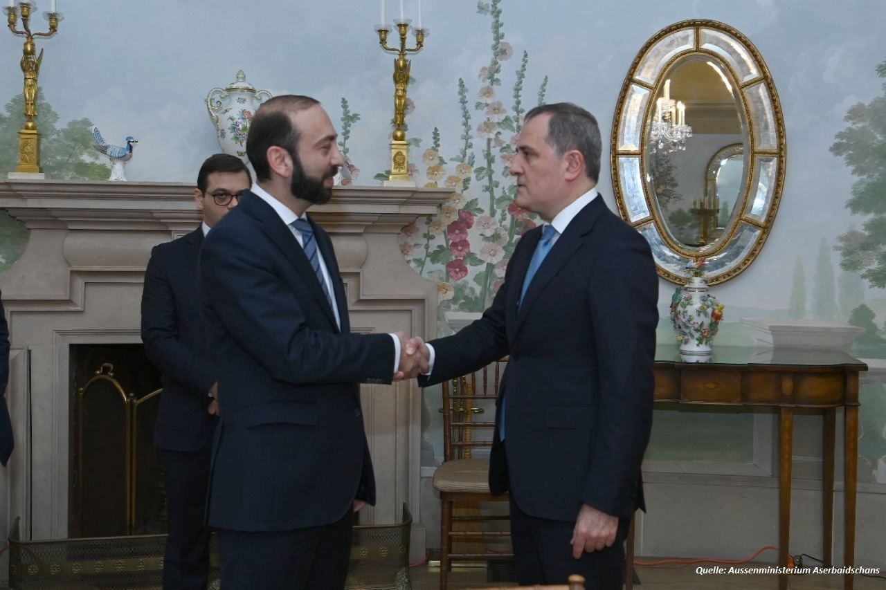 Die Außenminister Aserbaidschans und Armeniens trafen sich in Teheran