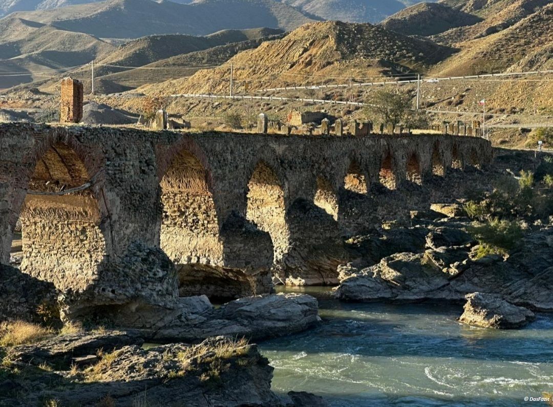 Aserbaidschan und Iran diskutierten über die Restaurierung der historischen Chudaferin-Brücke