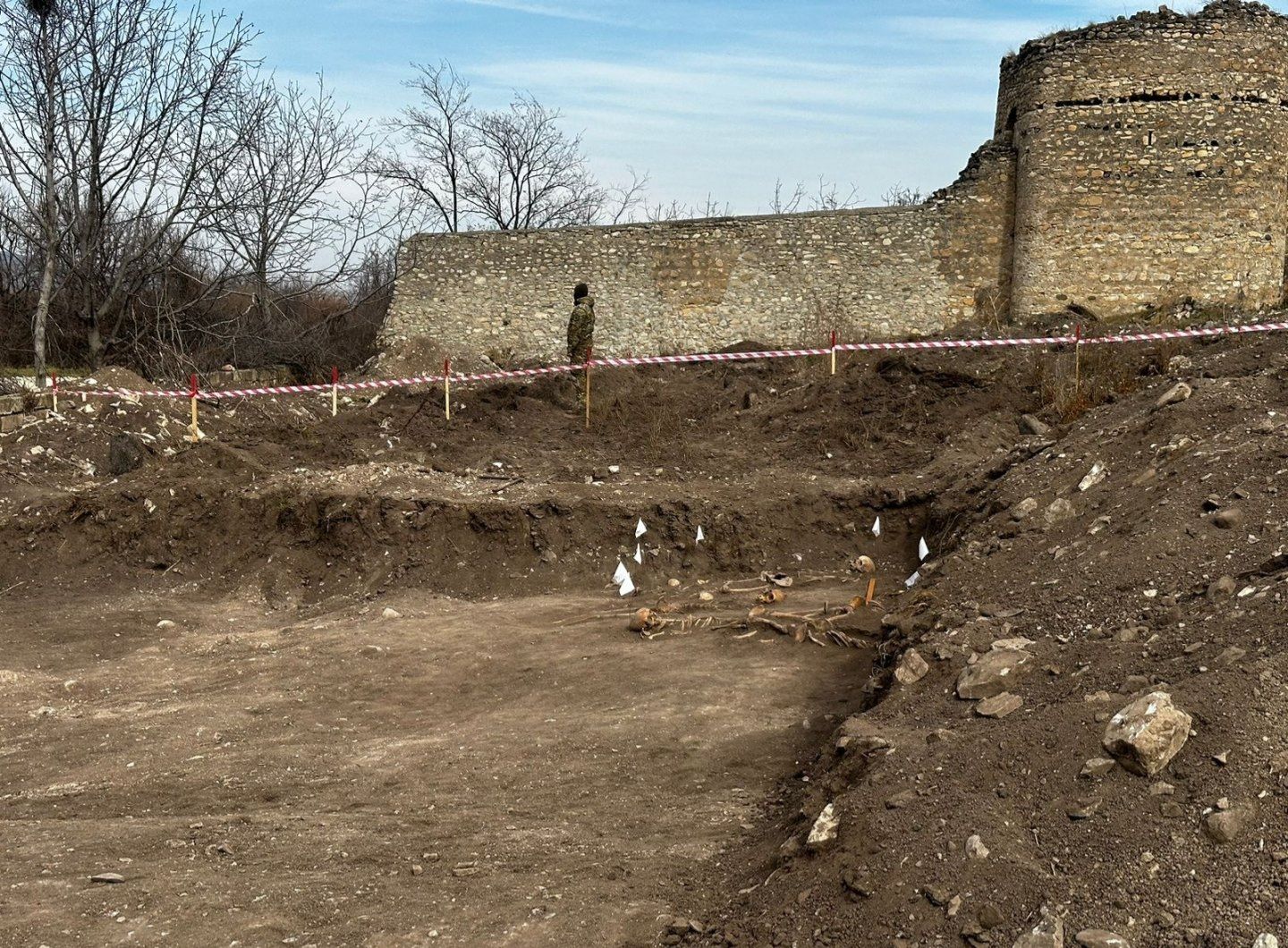 Massengrab in Karabach entdeckt (VIDEO/FOTOS)