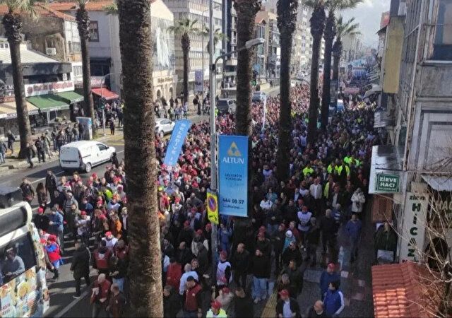 Protest in Izmir: Arbeiter gingen auf die Straße, Autofahrer schalteten die Zündung aus - Gallery Image