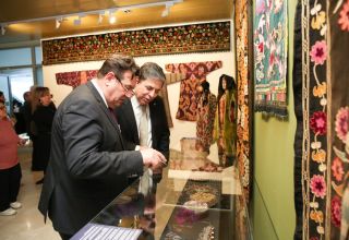 Bekleidungs- und Schmuckkunst der Turkvölker – Ausstellung in Baku