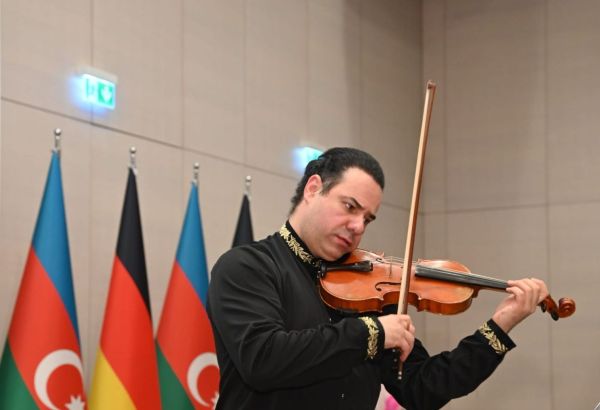 Kulturen durch Musik verbinden – Weg eines aserbaidschanischen Musikers in Deutschland
