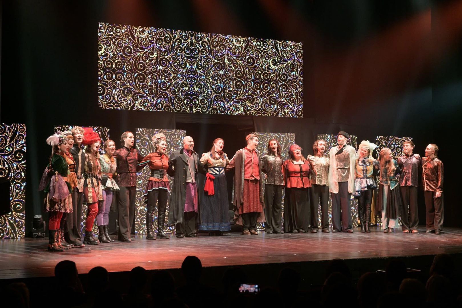 "Arschin mal alan" oder "Samt und Seide": Tradition und Moderne - Gallery Image